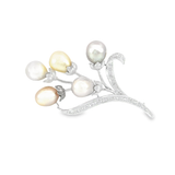 Diamond Pearl Brooch in 18k White Gold